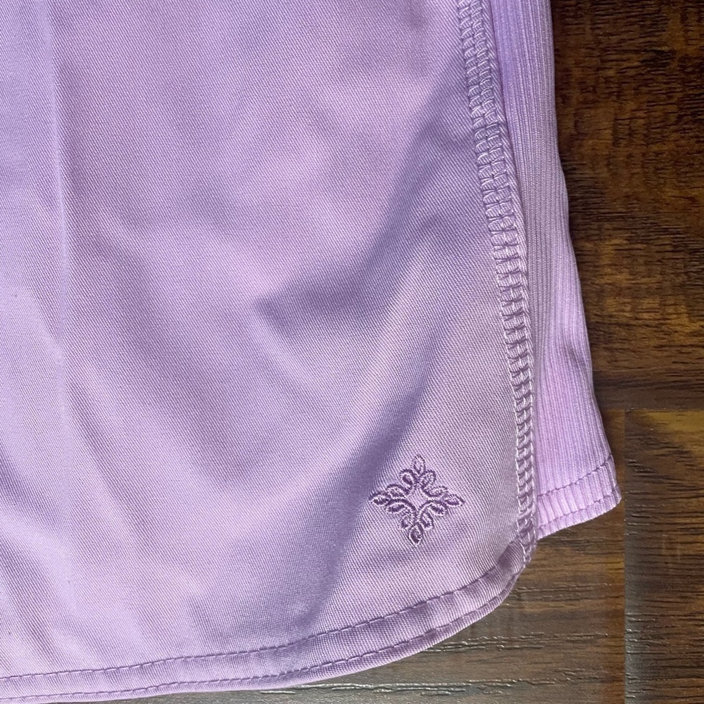 Med Couture Lilac V-Neck Shirttail Women's SCRUBS top - Picture 12 of 13